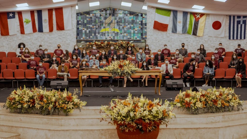 Formandos da Escola de Missão na Igreja do UNASP