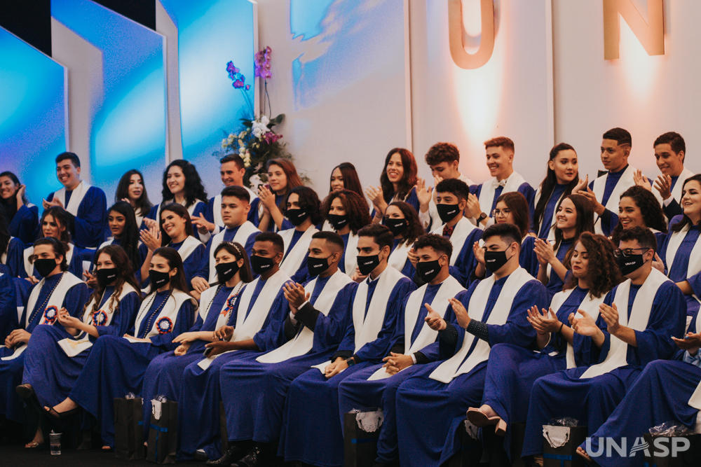 Formatura do Ensino Médio do Colégio UNASP reúne formandos