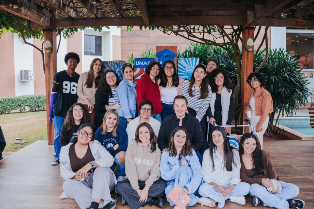 estudantes na volta as aulas